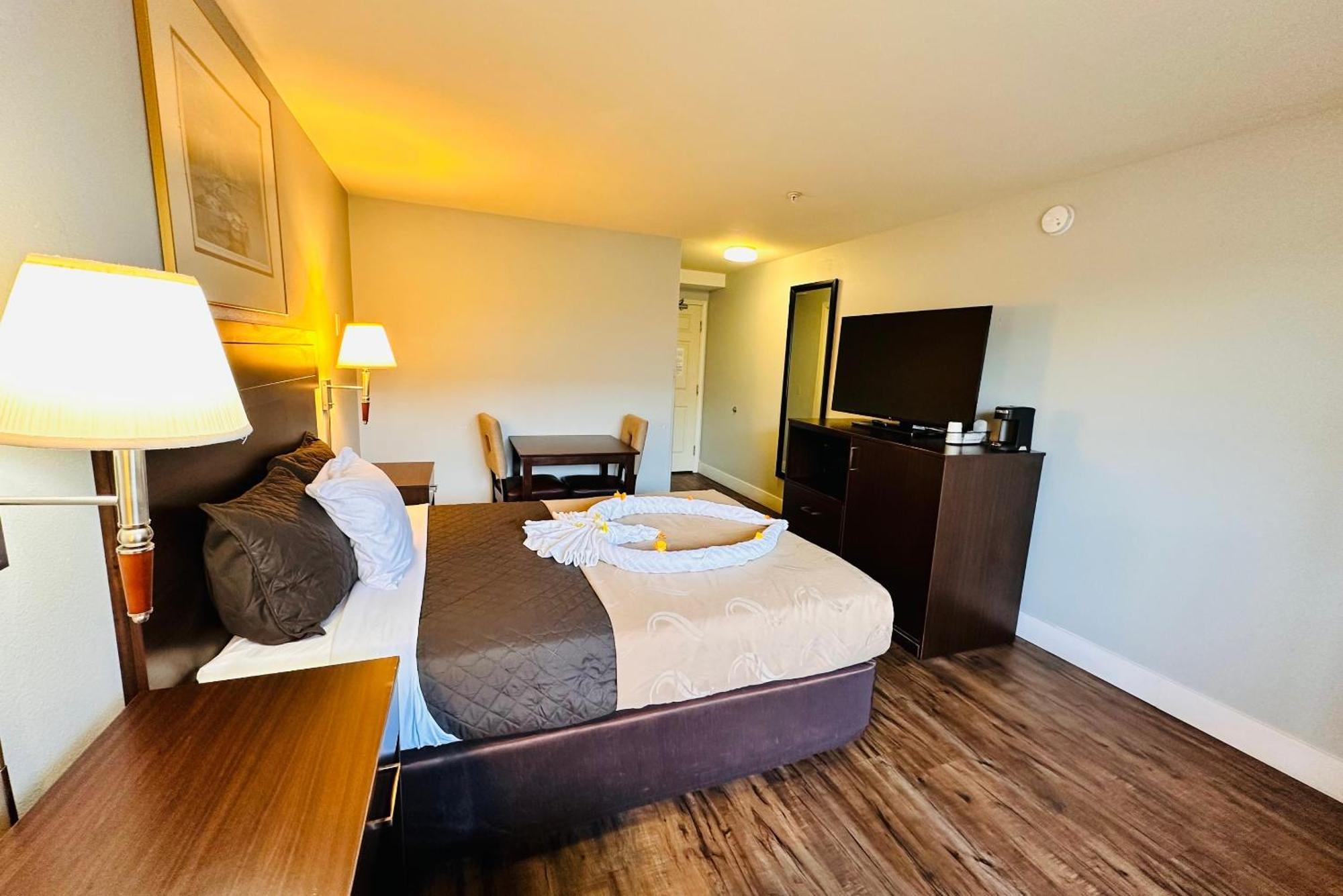 Coratel Inn And Suites By Jasper Ocean Shores Bagian luar foto