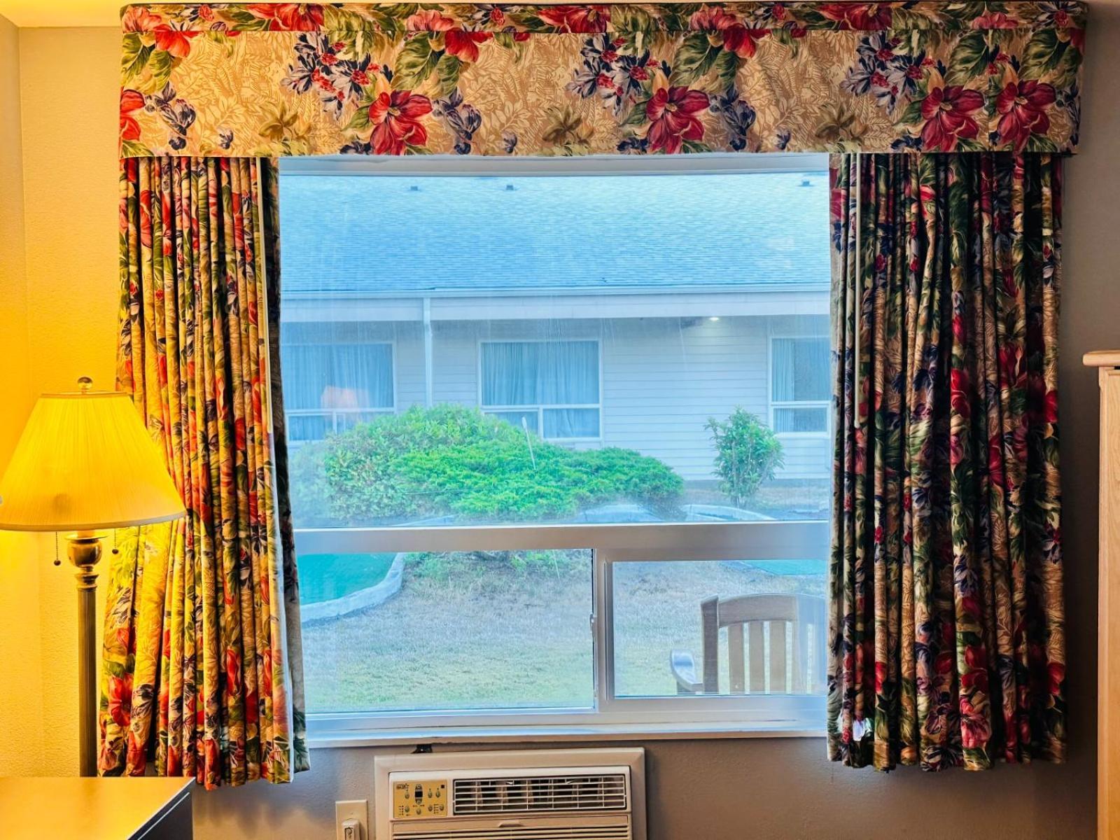 Coratel Inn And Suites By Jasper Ocean Shores Bagian luar foto