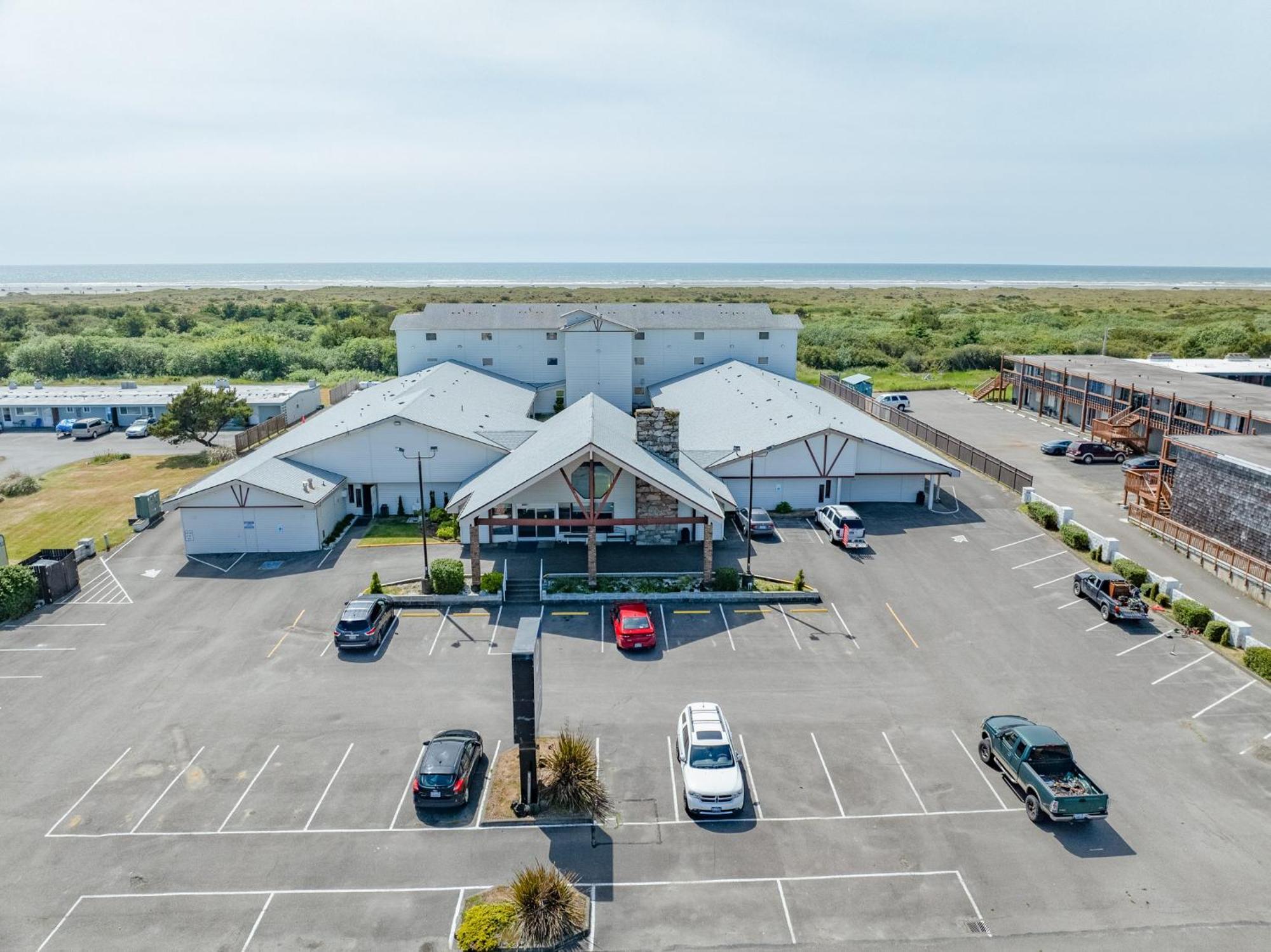 Coratel Inn And Suites By Jasper Ocean Shores Bagian luar foto